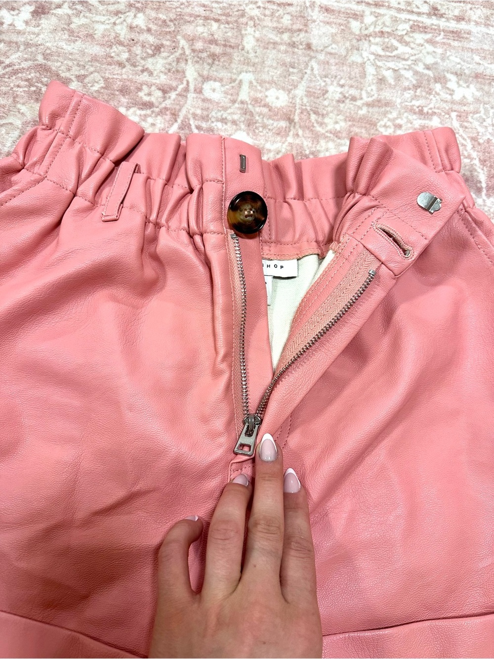 Topshop 🪷 Leather Paper Bag Cuffed Shorts - Picture 5 of 11